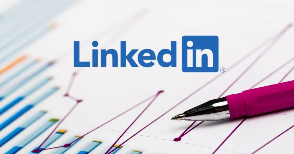 LinkedIn-Logo über Statistikdiagrammen und einem Stift